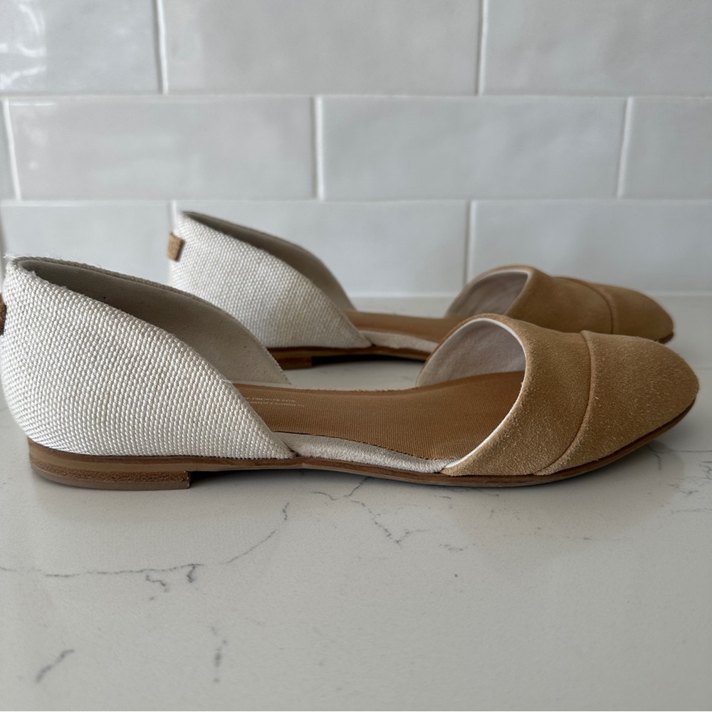 Toms Tan and Cream Flats with Open Side Design
